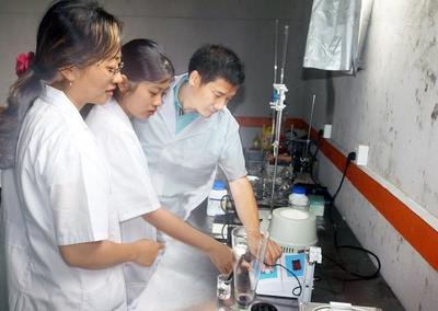 科技賦能，藝術添彩 光澤縣藍莓果酒與雕塑工藝品的雙翼齊飛